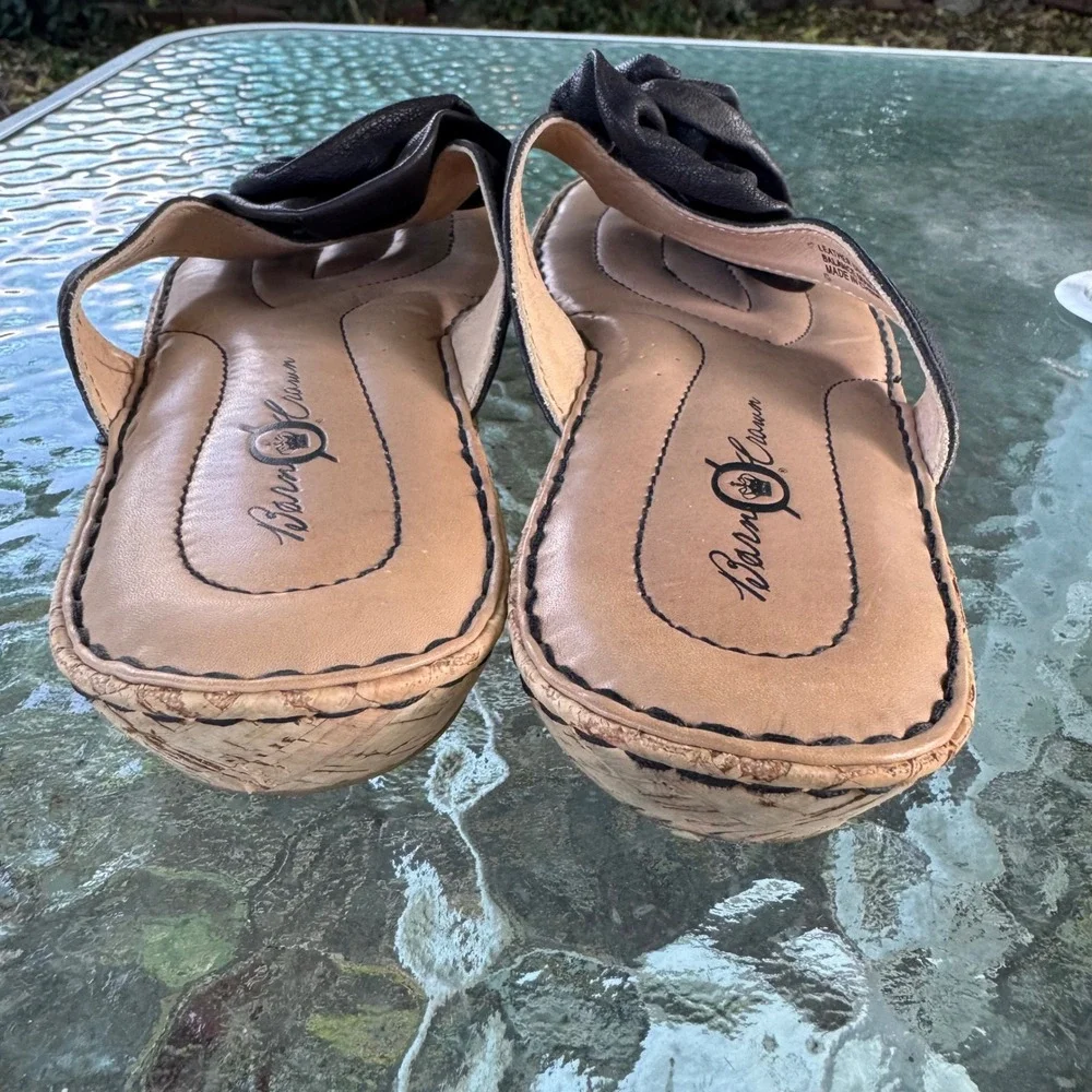 Born Crown Black Leather Rosette Flower Wedge Thong Sandals W31885 Womens 8